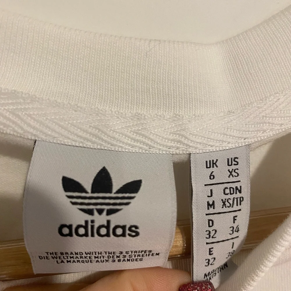 (Sold)Adidas Originals Crop Top, White & Black, Womens XS Sleeveless - Picture 5 of 7